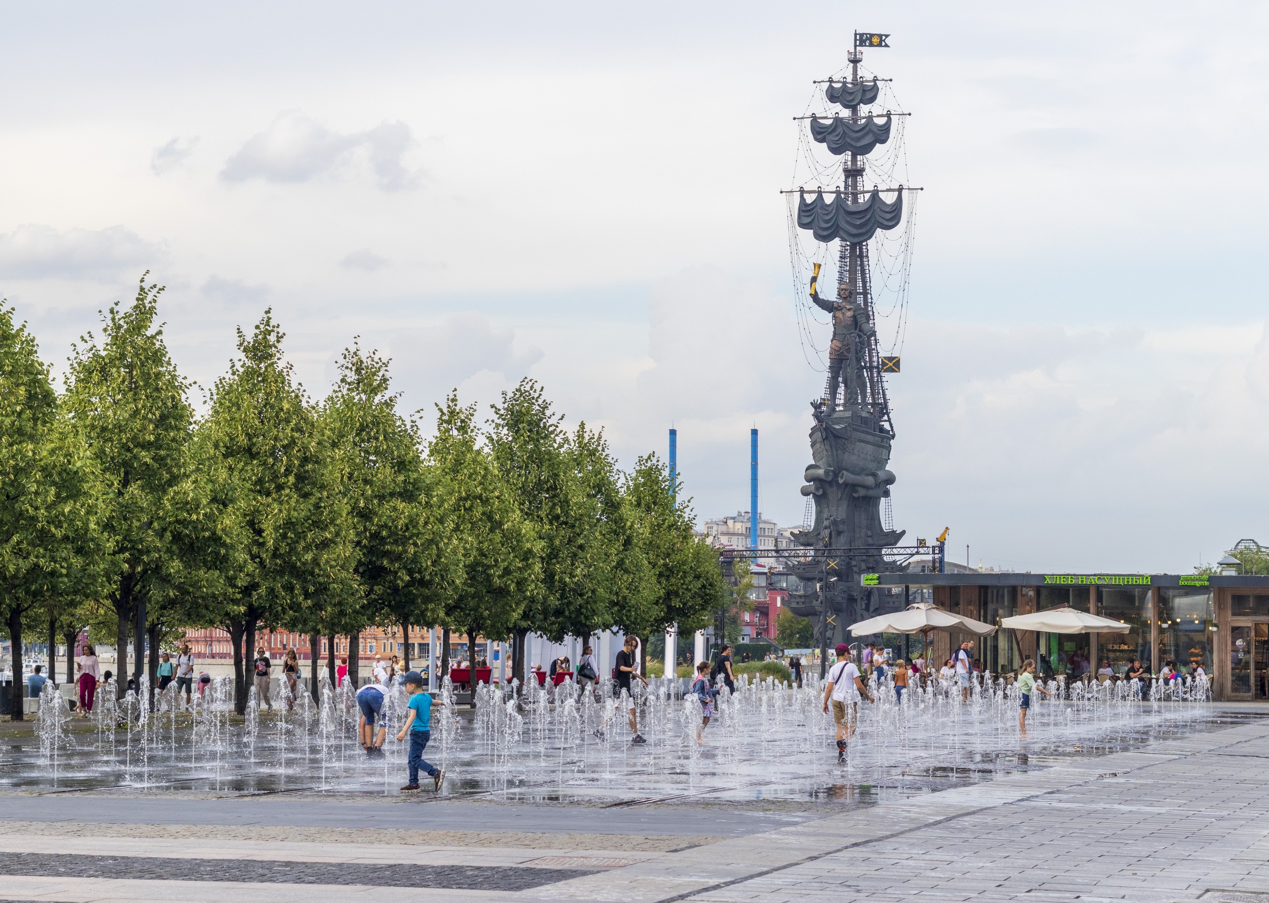 9 moscow-russia-07092023-monument-petr-first-muzeon-park-city.jpg