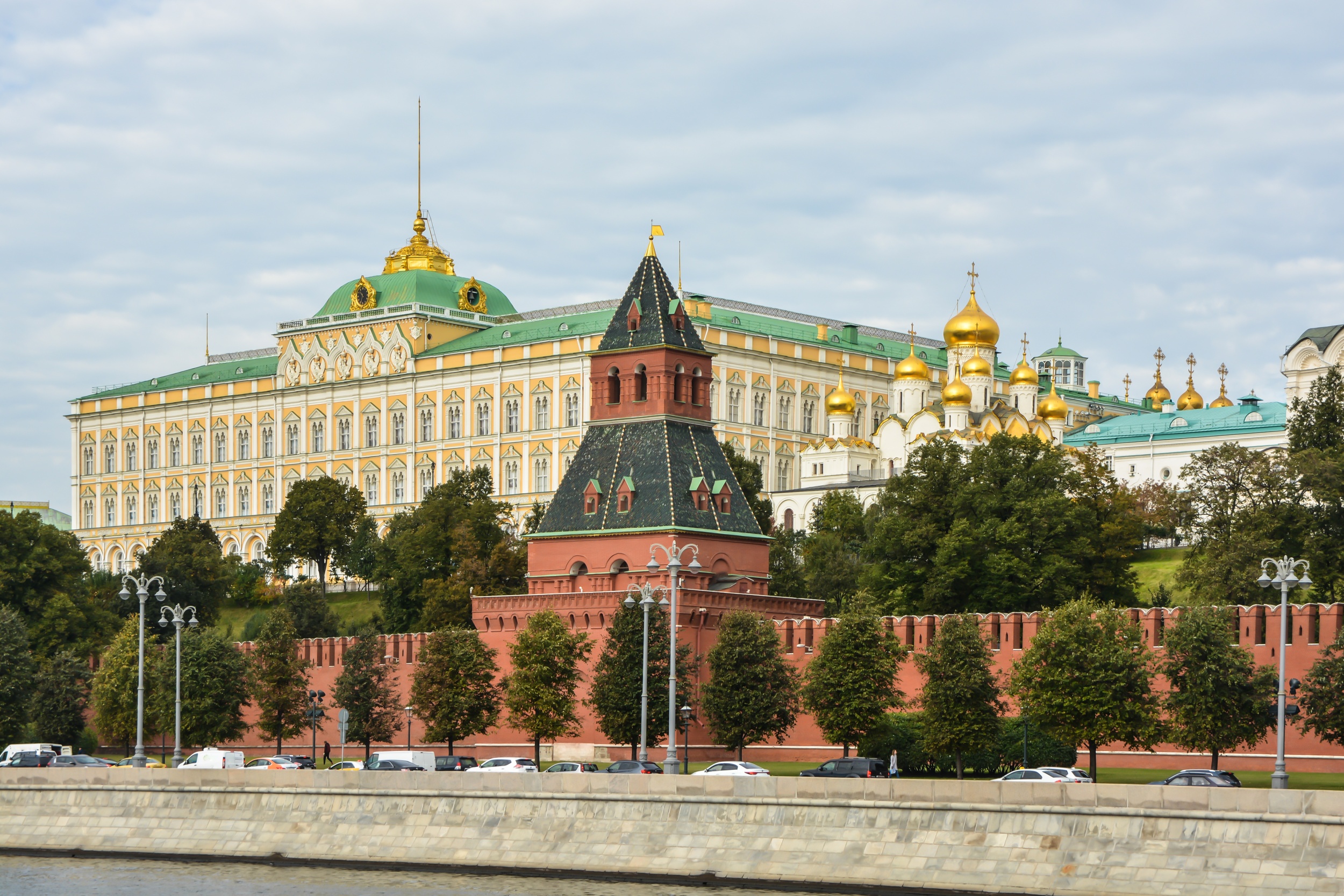 1 grand-kremlin-palace-moscow.jpg